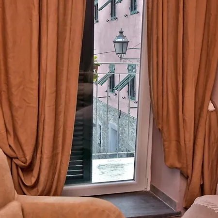 Casa Vacanze Tra I Monti E San Martino Biassa Exterior photo