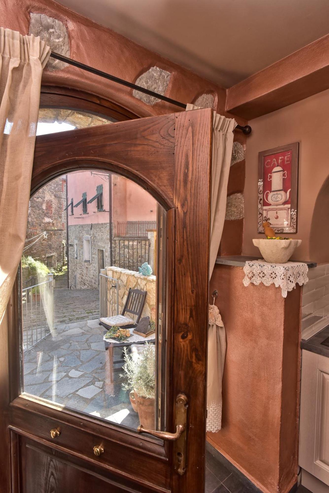 Tra I Monti E San Martino Holiday home Biassa